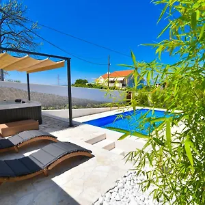 Village Idylle With Heated Pool, Sauna, Jacuzzy And Private Parking Villa Sukošan